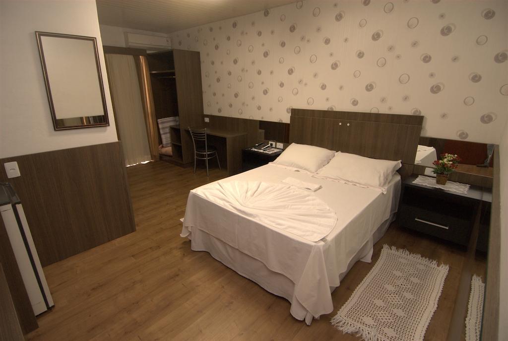 Novo Hotel Tinho Rio do Sul Rum bild